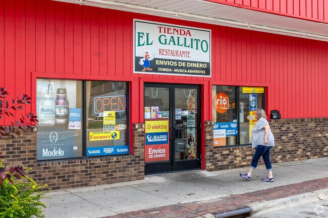 El Gallito is a small grocery store in downtown Tama.