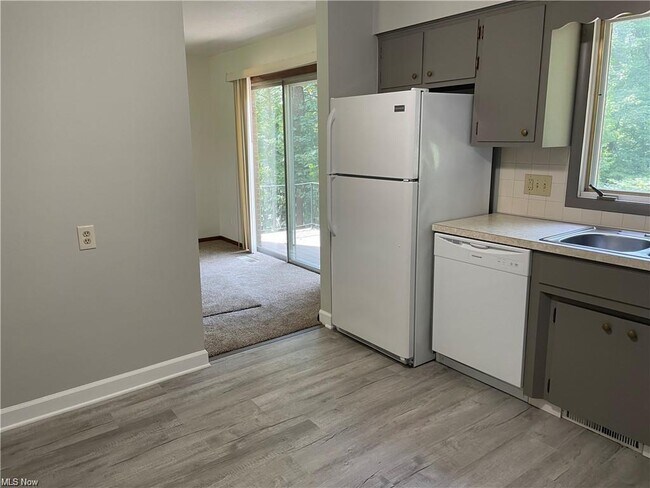 4435 Ridgedale Dr, Akron, OH 44319 - photo 3