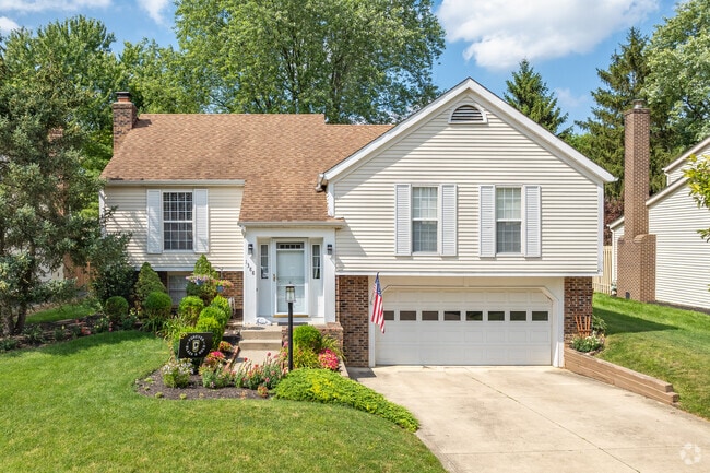 Bi-level homes are a top choice in Worthingview, priced from $450K to $500K.