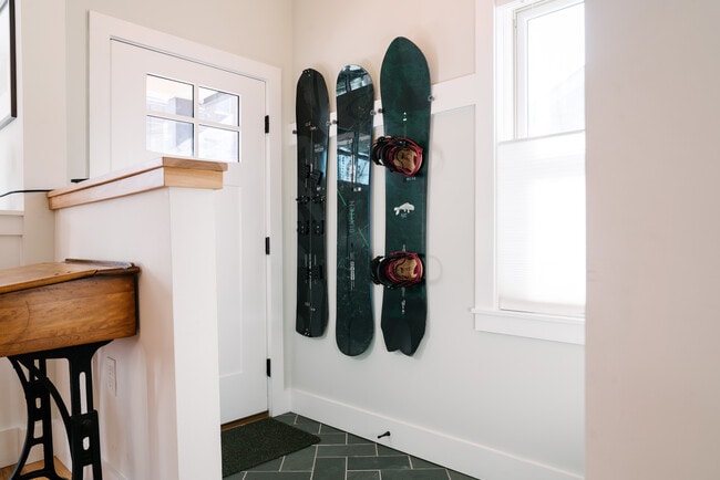 Spacious entryway / mud room