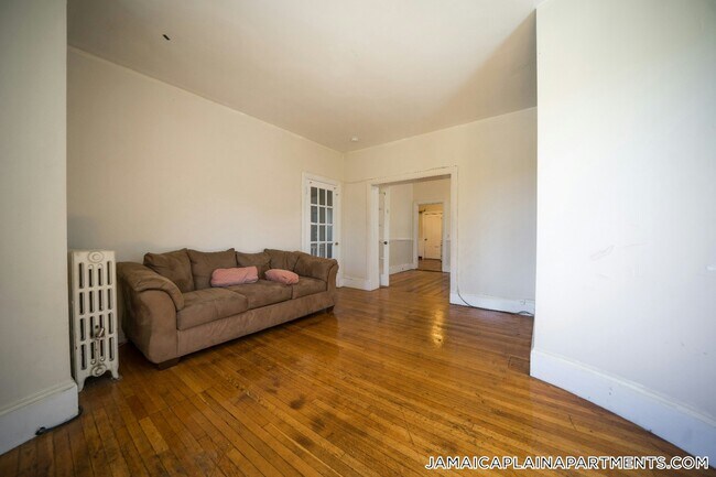 452 Centre St unit 2, Jamaica Plain, MA 02130 - photo 2