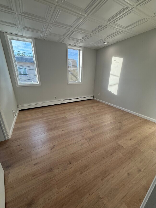 28 Frederick St, Belleville, NJ 07109