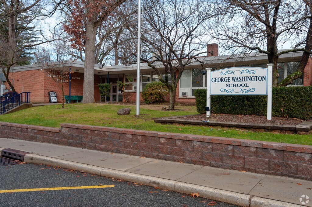 George Washington Elementary School serves students in the Wyckoff community.