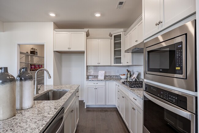 206 Oxford Ave, Smithfield, VA 23430 - photo 6