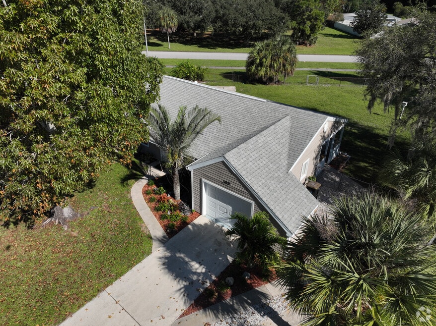 399 Epping Ct NE, Palm Bay, FL 32907 - photo 2