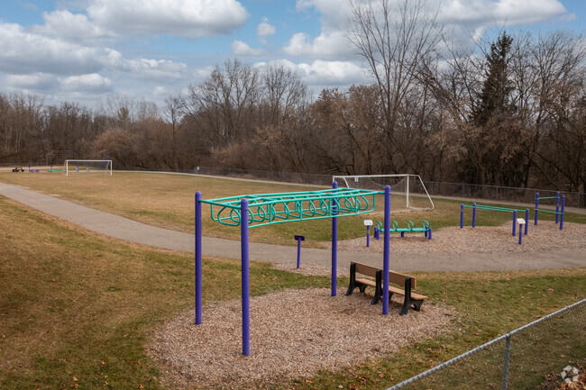 Kettle Lake Elementary School, Playground.