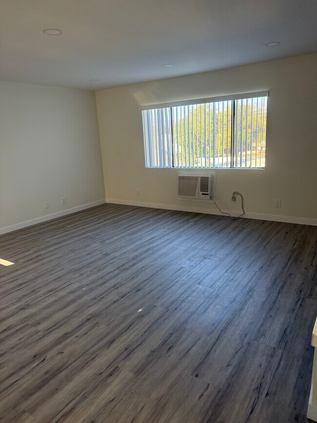 1357 Armadale Ave unit 108, Los Angeles, CA 90042 - photo 2