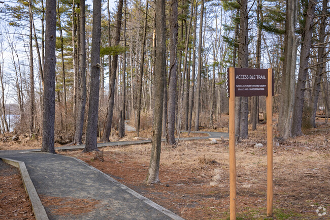 Nature trails at Franklin Lakes Nature Preserve are perfect for morning and evening strolls.