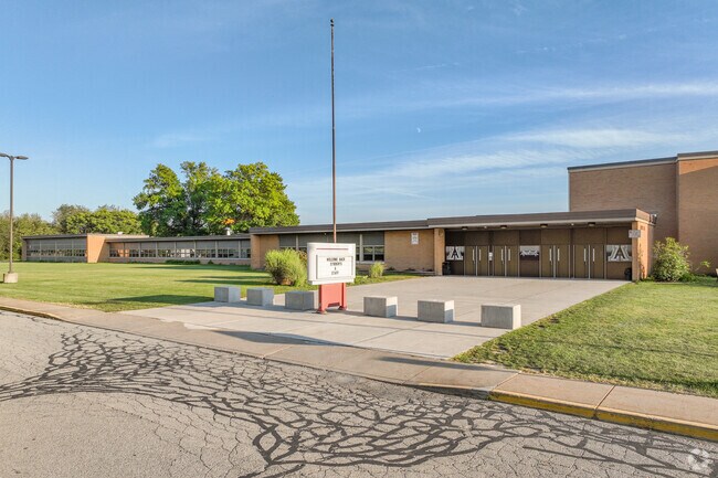 Ambridge Area Junior High School has 467 students.