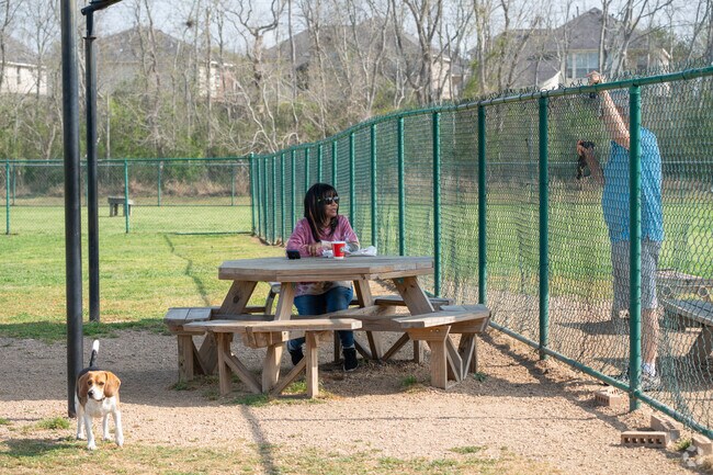 Missouri City has several dog parks for friendly gatherings.