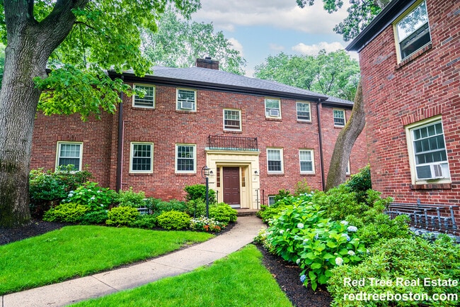 75 Wyman St unit 1, Waban, MA 02468 - photo 4