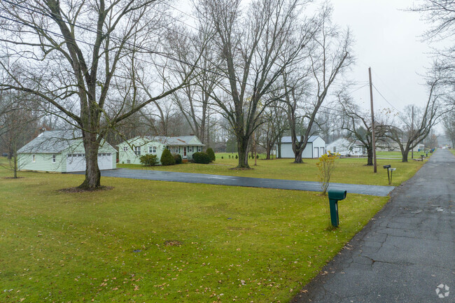 Mature trees and large lawns are found throughout Leaviittsburgh.