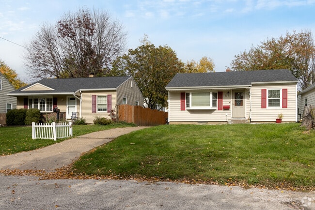 Cottage homes on larger lots are also available in Uptown Moline.