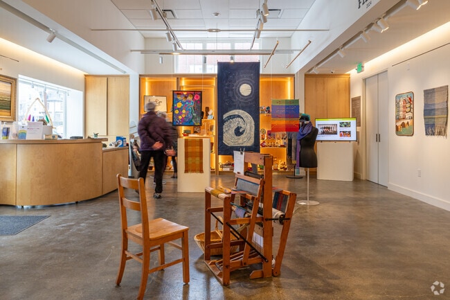 The Lexington Arts & Crafts Society offers a viewing gallery, classes, and more.