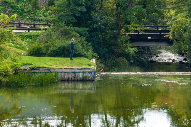 Residents enjoy quiet, nature‑forward living around McLean.