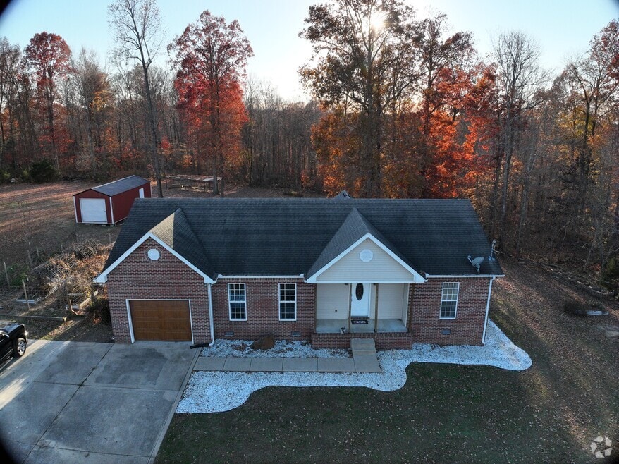 3075 Bowker Rd, Charlotte, TN 37036 - photo 2