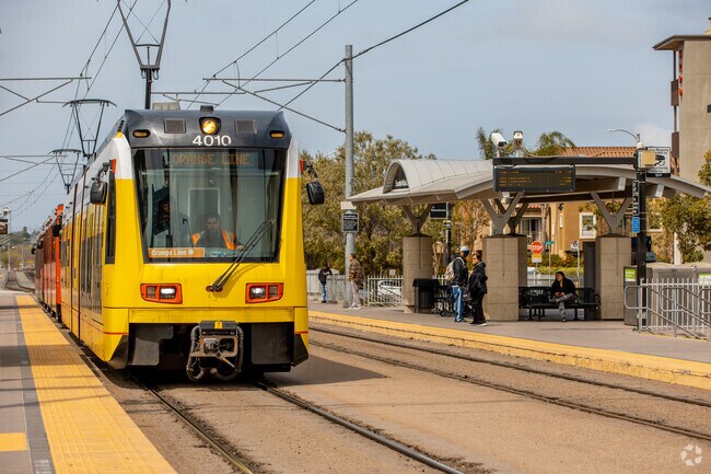 An MTS trolly pulls up to Encanto Station.