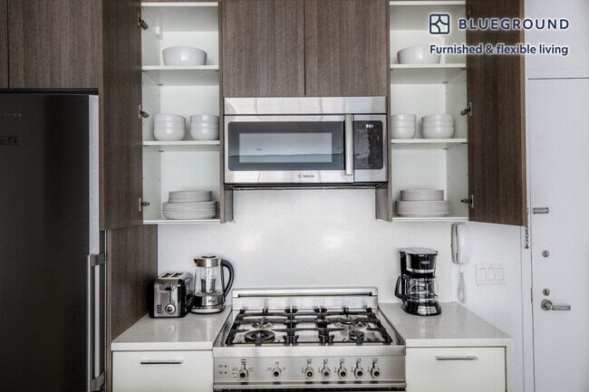 311 W 50th St unit FL7-ID1122, New York, NY 10019 - photo 7