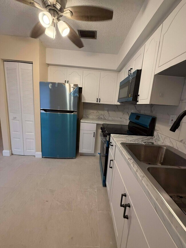 501 W 1st St, Riviera Beach, FL 33404 - photo 7