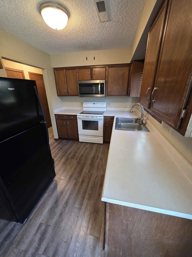 2132 Davis St, Iowa City, IA 52240