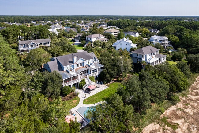 Discover coastal living at Seaside in Mount Pleasant with amenities, restaurants, and shops.
