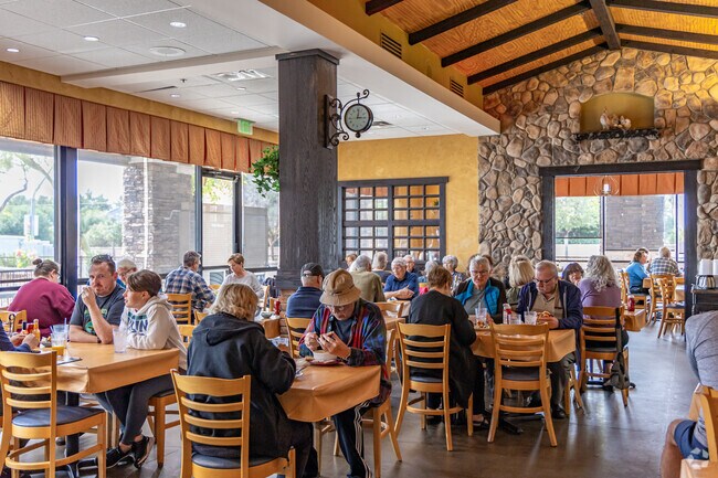 Citrus locals head to Crackers & Co. Café for classic American breakfast and lunch.