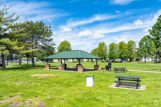 The residents of  Karns Park can walk to  Karns Park which is located in the middle of the neighborhood.