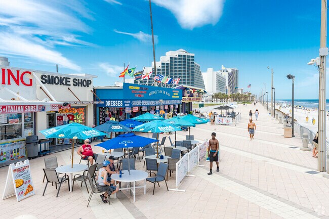 In Daytona Beach Shores you can visit the boardwalk and pier on the 