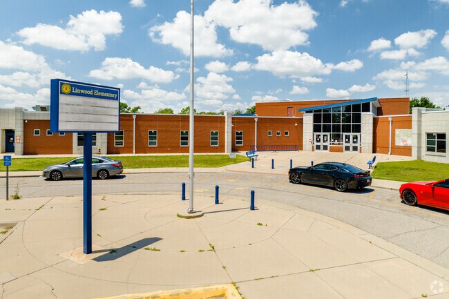 Linwood Elementary provides schooling for younger students living in Schweiter/Mead.