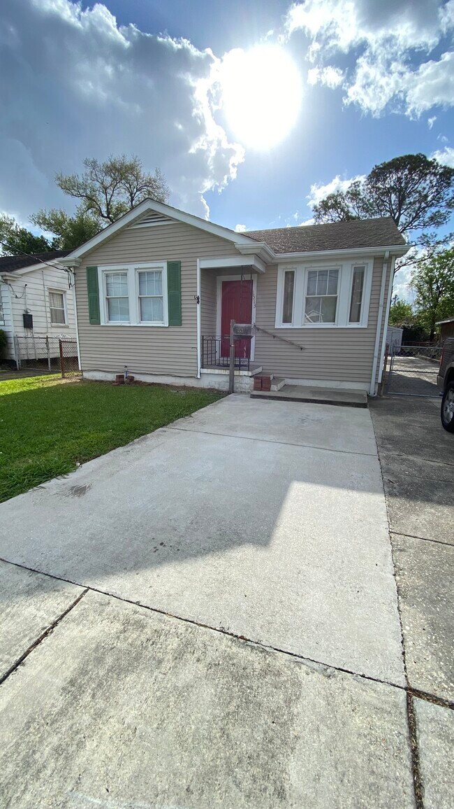 1513 Hancock St, Gretna, LA 70053