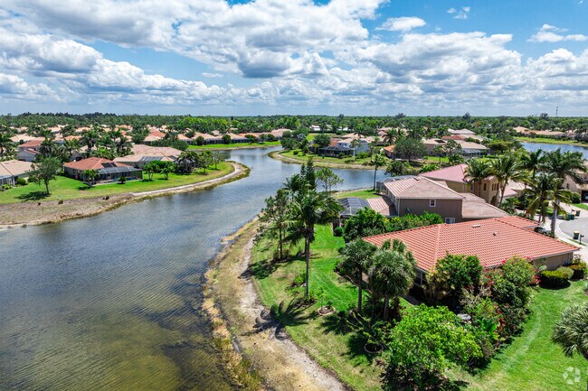 Reflection Lakes homes are build next to the water, providing idyllic views and privacy.