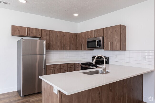 Studio, 1BA - 606SF - Kitchen