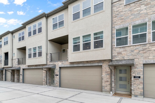 554 N Buffalo Grass Ln, Lindon, UT 84042 - photo 2