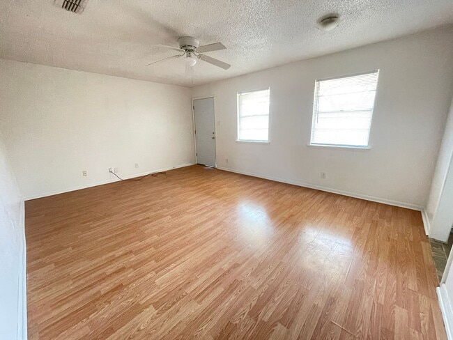 101 E Cardinal Ln unit 1, Harker Heights, TX 76548 - photo 3