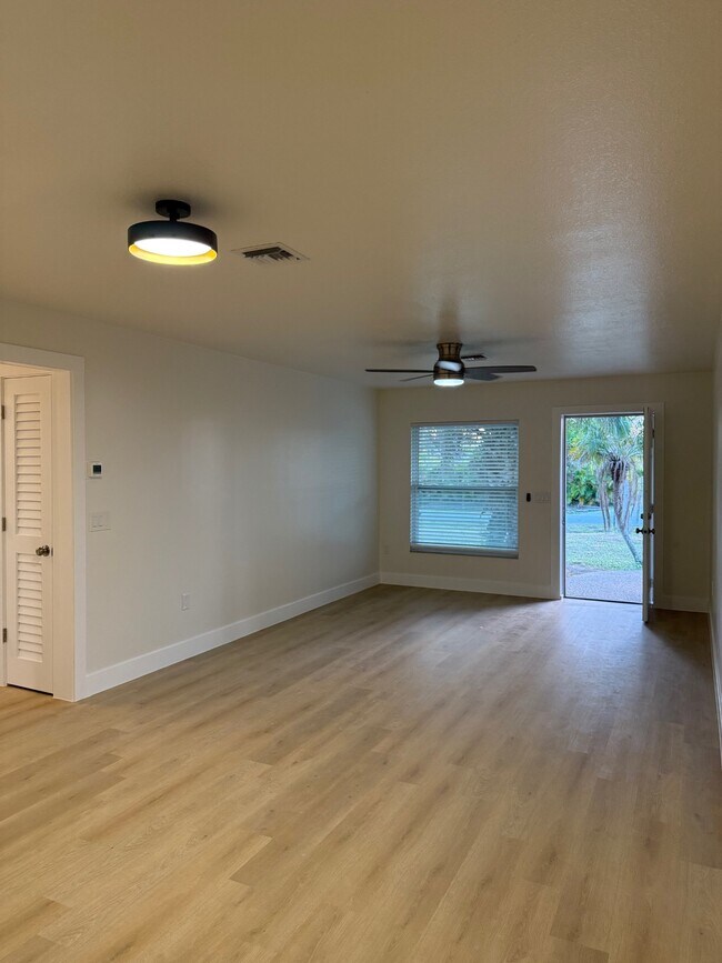 1925 Forked Creek Dr, Englewood, FL 34223 - photo 3