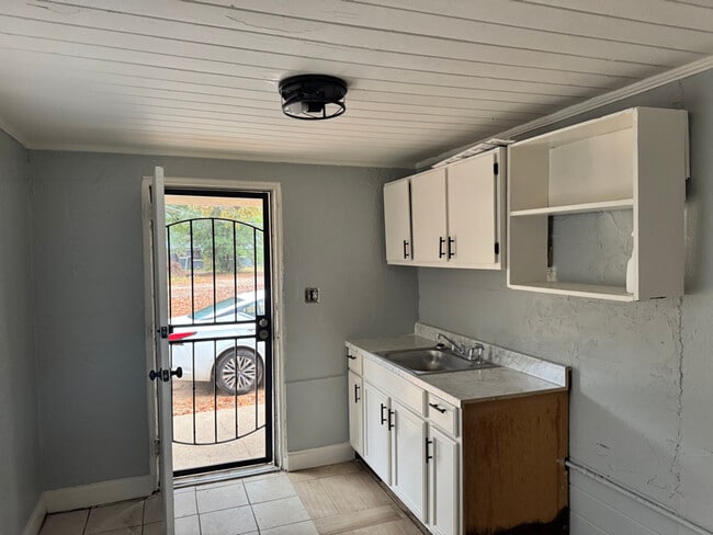 1214 Gillespie Ave unit 1, Albany, GA 31707 - photo 2