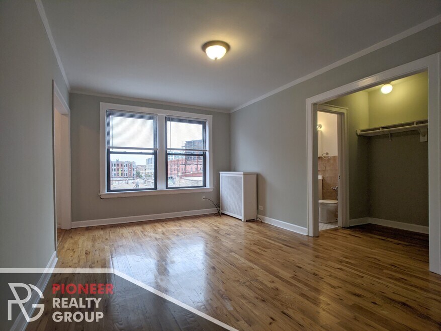 739 W Belmont Ave unit 418, Chicago, IL 60657 - photo 1