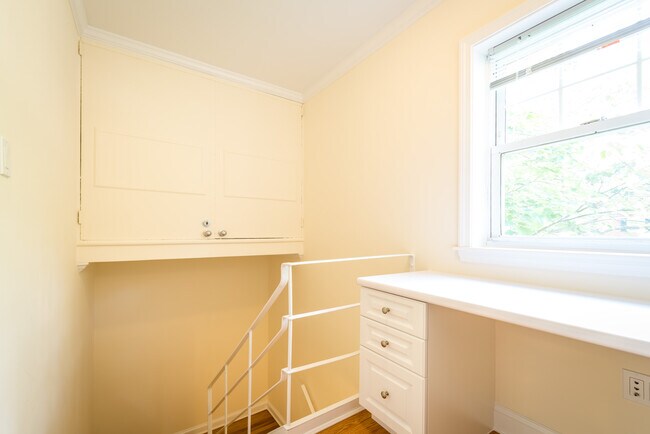 94 Gerry Rd unit 1, Chestnut Hill, MA 02467 - photo 7