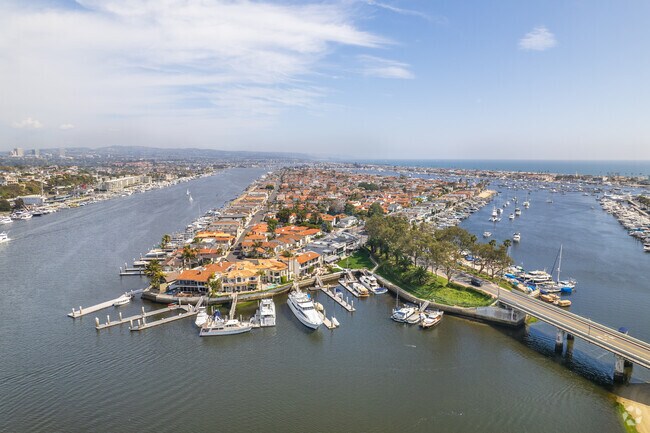 Lido Isle’s unique ambiance feels like a Mediterranean escape in Southern California.