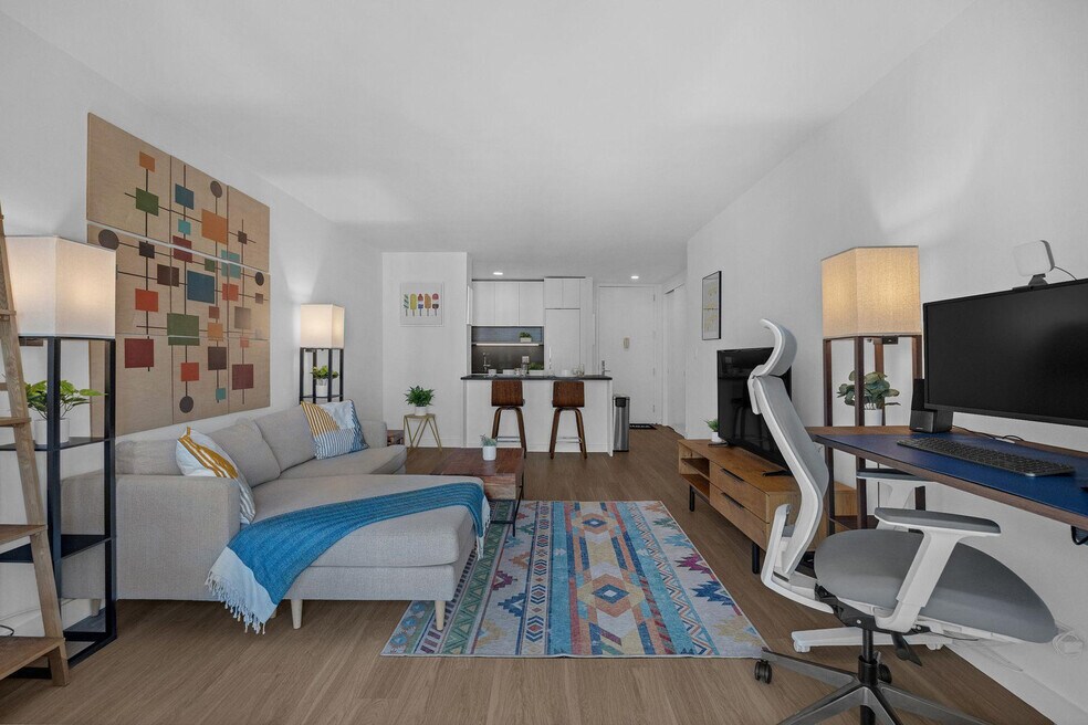 64B W 37th St unit FL21-ID1224044P, New York, NY 10018 - photo 1