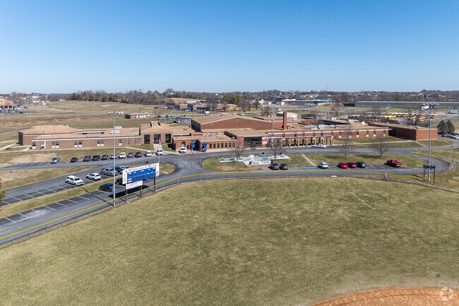 The student population of Kenneth D. King Middle School is 610 and the school serves 6-8.