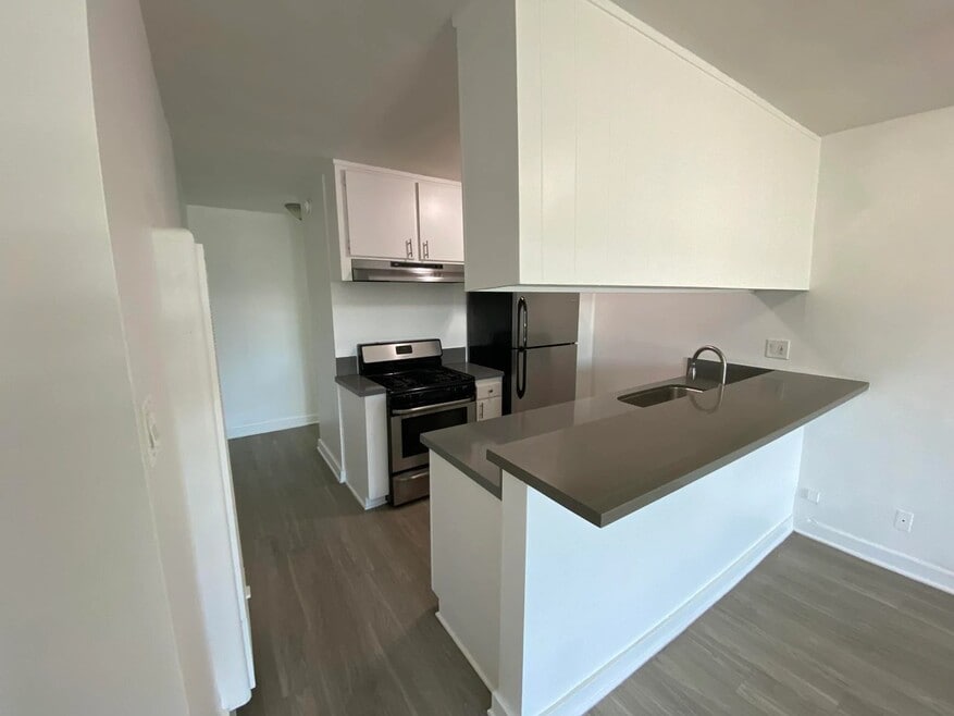 5307 Sepulveda Blvd unit 319, Sherman Oaks, CA 91411 - photo 1