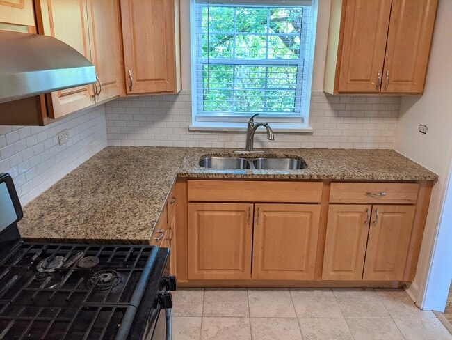 1216 Harvard Terrace unit 18-2, Evanston, IL 60202 - photo 3