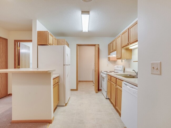 Pine Ridge Apartment Homes - 135 Marcou Rd, Onalaska, Onalaska, WI 54650 - photo 6