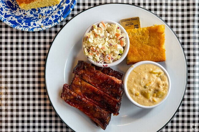 Smokey Point’s Moose Creek BBQ offers brisket, cornbread, and hearty portions.