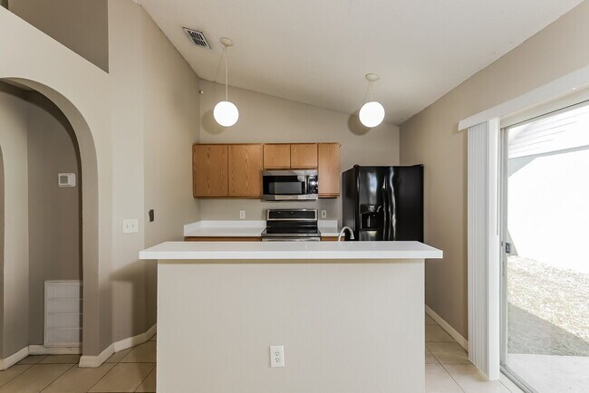 10555 Opus Dr, Riverview, FL 33579 - photo 6