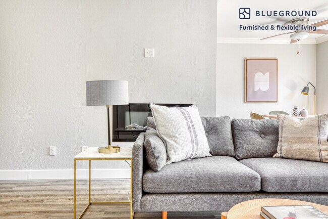 12954 Riverside Dr unit FL2-ID488, Los Angeles, CA 91423 - photo 2