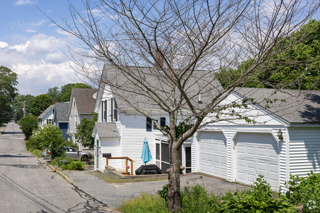 Sun soaked streets and brightly colored homes are a selling point for Phippsburg.