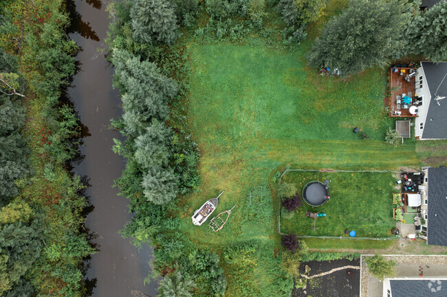 Many homes in Aurora-Lemeta feature large yards and some have creek access.