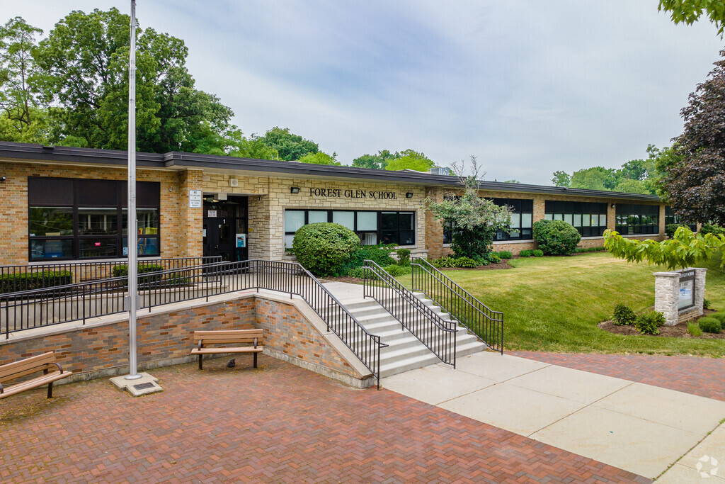 Forest Glen Elementary is located in Glen Ellyn.